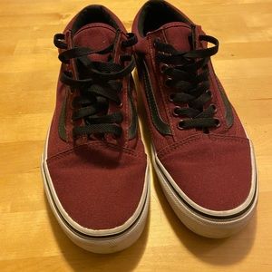 Vans old skool in burgundy and black